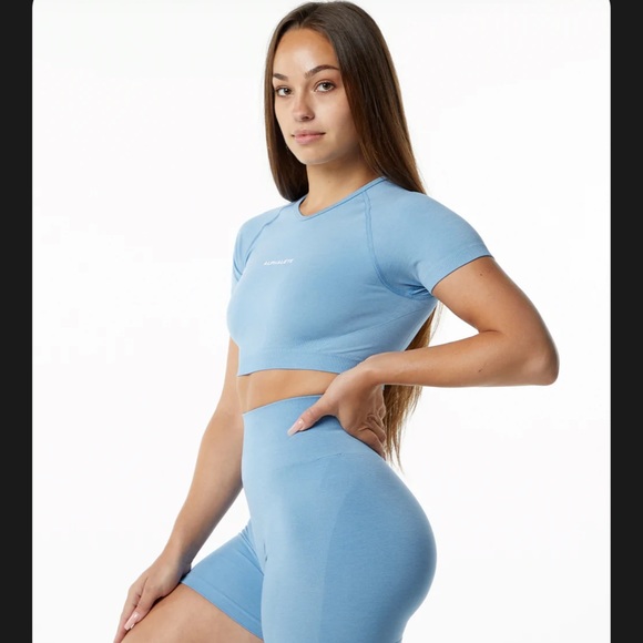 Alphalete Amplify Crop Top in Washed Denim Size Small - Picture 2 of 5